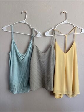 Bundle/lot of 3 women’s spaghetti strap summer tops